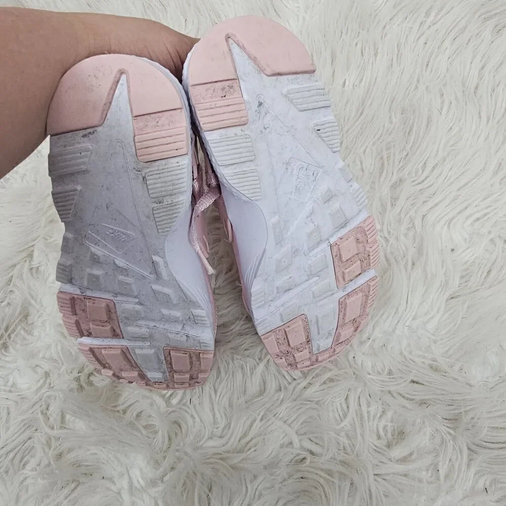Nike Huarache Run SE Low Prism Pink Size 5Yr GS 904538-600
